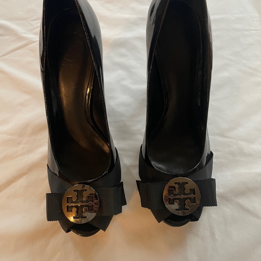Tory Burch Black Patent Peep-Toe Pumps with Grosgrain Bow and Logo Medallion